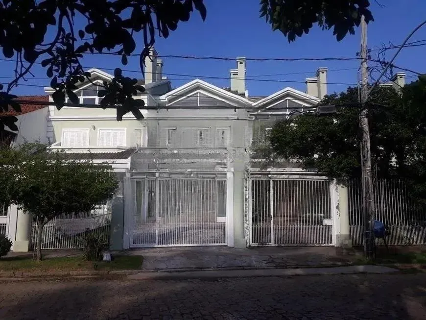 Foto 1 de Sobrado com 3 Quartos à venda, 220m² em Ipanema, Porto Alegre