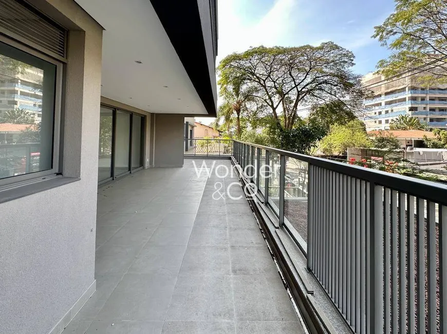 Foto 1 de Apartamento com 4 Quartos à venda, 217m² em Campo Belo, São Paulo