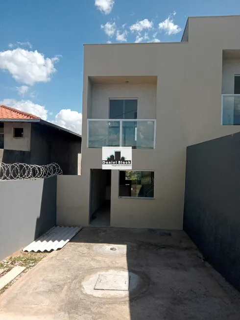 Foto 1 de Casa com 2 Quartos à venda, 65m² em Petrópolis, Santa Luzia