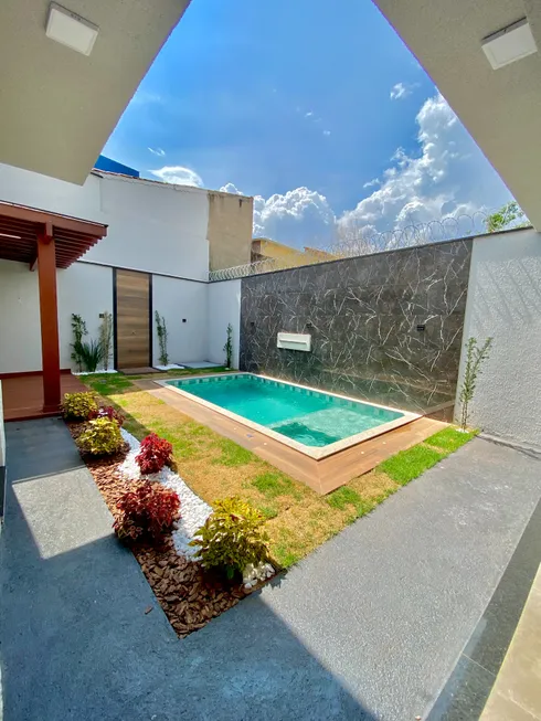 Foto 1 de Casa com 3 Quartos à venda, 187m² em Parque das Flores, Goiânia