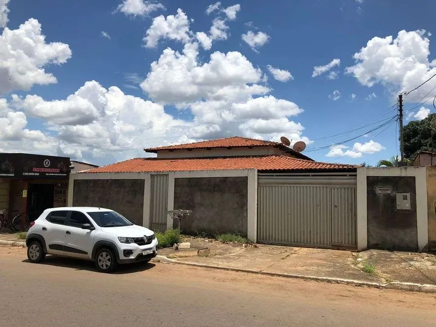 Foto 1 de Casa com 3 Quartos à venda, 350m² em Parque Industrial João Braz, Goiânia