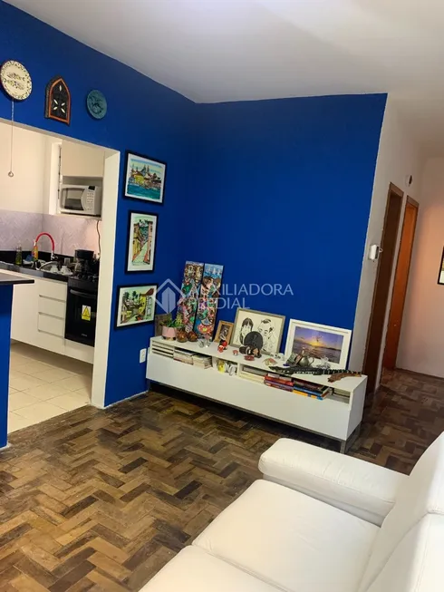 Foto 1 de Apartamento com 3 Quartos à venda, 60m² em Santo Antônio, Porto Alegre