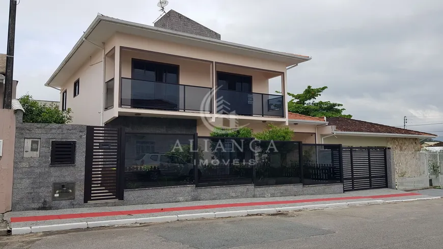 Foto 1 de Casa com 4 Quartos à venda, 242m² em Fazenda Santo Antonio, São José