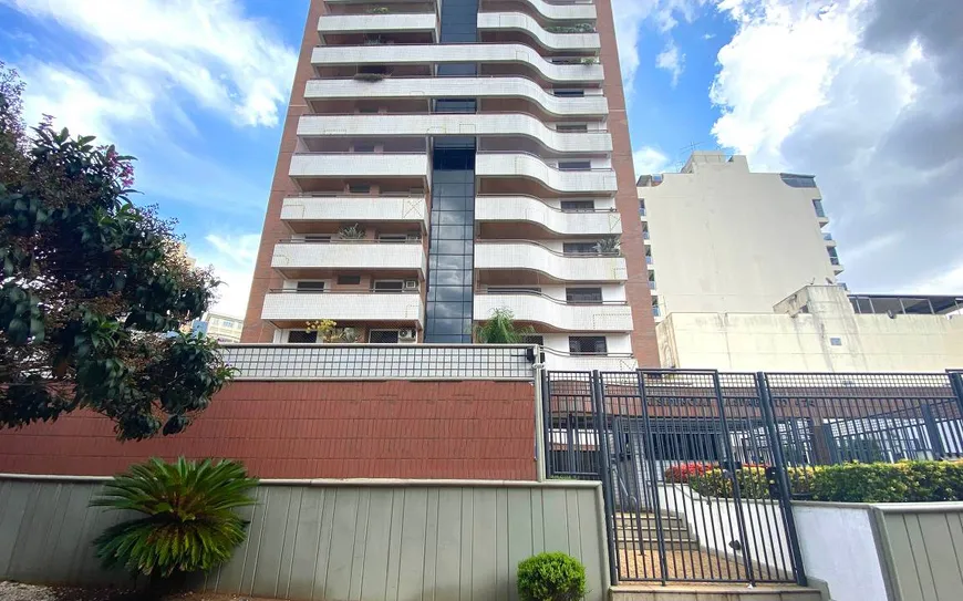 Foto 1 de Apartamento com 4 Quartos à venda, 240m² em Cambuí, Campinas