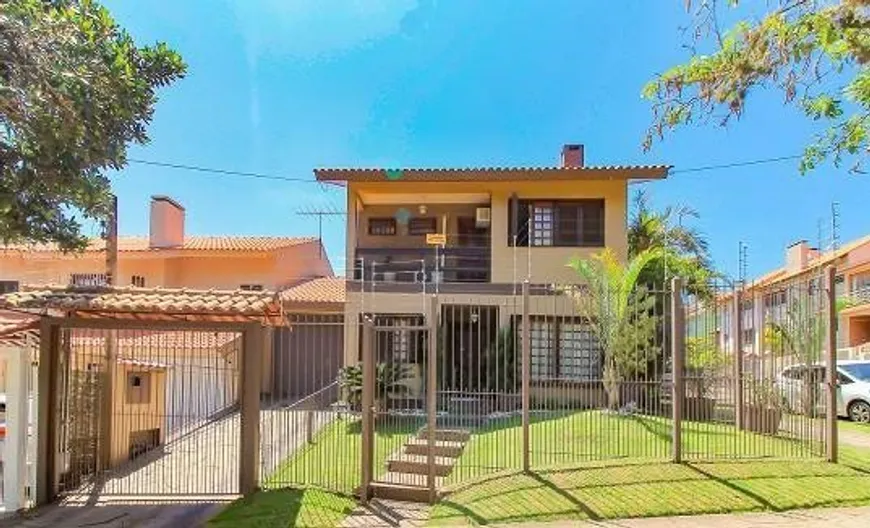 Foto 1 de Casa com 4 Quartos à venda, 257m² em Espiríto Santo, Porto Alegre