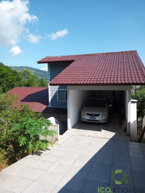 Foto 1 de Casa com 3 Quartos à venda, 230m² em Fundos, Biguaçu