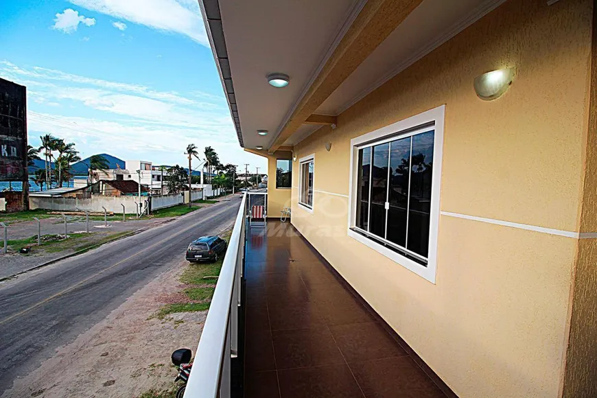 Foto 1 de Casa com 6 Quartos à venda, 500m² em Piçarras, Guaratuba