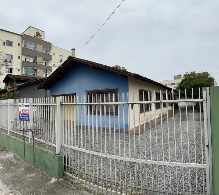 Foto 1 de Lote/Terreno à venda, 630m² em Guanabara, Joinville