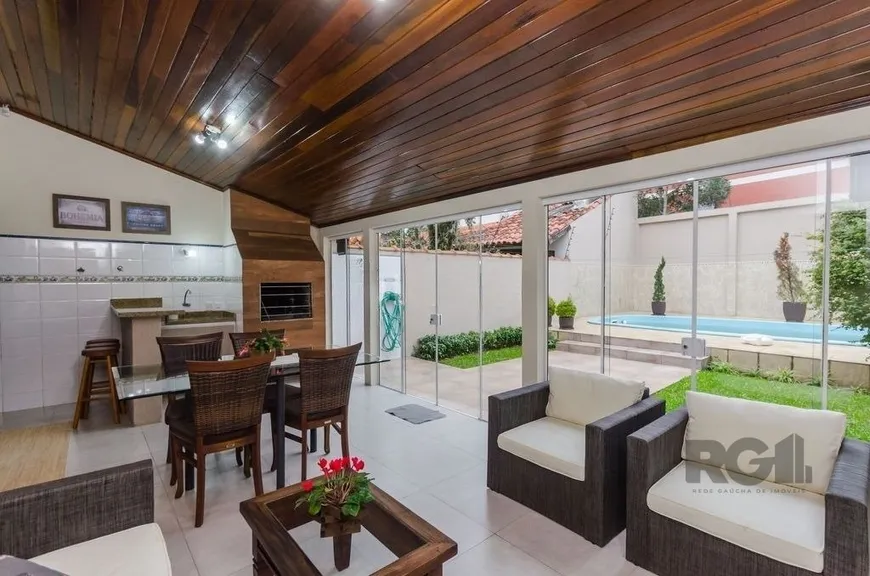 Foto 1 de Casa com 3 Quartos à venda, 378m² em Ipanema, Porto Alegre