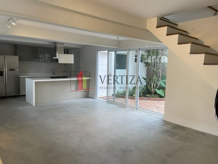 Foto 1 de Casa com 3 Quartos à venda, 140m² em Vila Olímpia, São Paulo