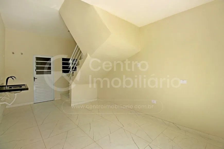 Foto 1 de Casa de Condomínio com 2 Quartos à venda, 40m² em Estancia Sao Jose, Peruíbe