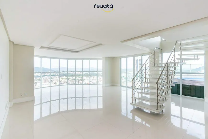 Foto 1 de Cobertura com 3 Quartos à venda, 245m² em Centro, Balneário Camboriú