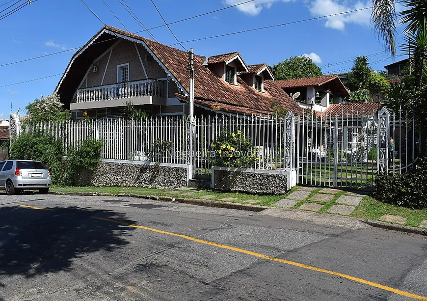 Foto 1 de Casa com 4 Quartos à venda, 450m² em Parque Guaruá, Juiz de Fora