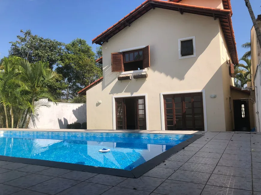 Foto 1 de Casa com 3 Quartos para alugar, 272m² em Granja Viana, Cotia