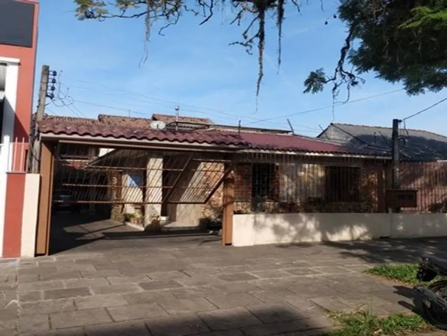 Foto 1 de Casa com 6 Quartos à venda, 290m² em Santa Maria Goretti, Porto Alegre