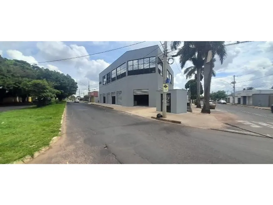 Foto 1 de Sala Comercial para alugar, 385m² em Jardim das Palmeiras, Uberlândia