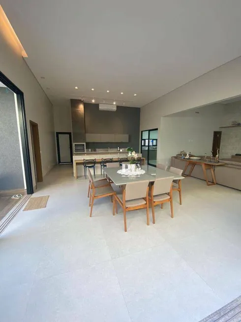 Foto 1 de Casa de Condomínio com 4 Quartos à venda, 288m² em Residencial Goiânia Golfe Clube, Goiânia