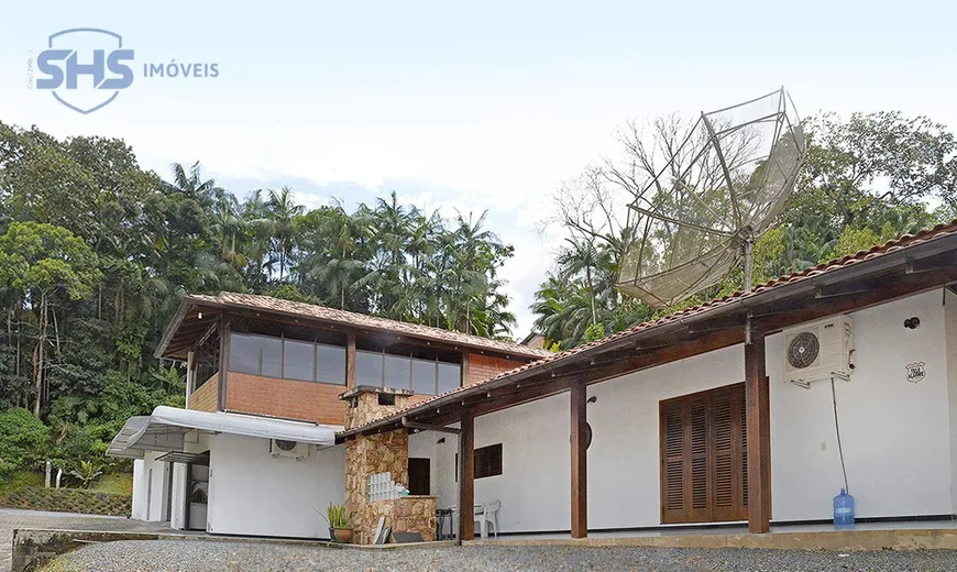 Foto 1 de Casa com 3 Quartos à venda, 340m² em Água Verde, Blumenau