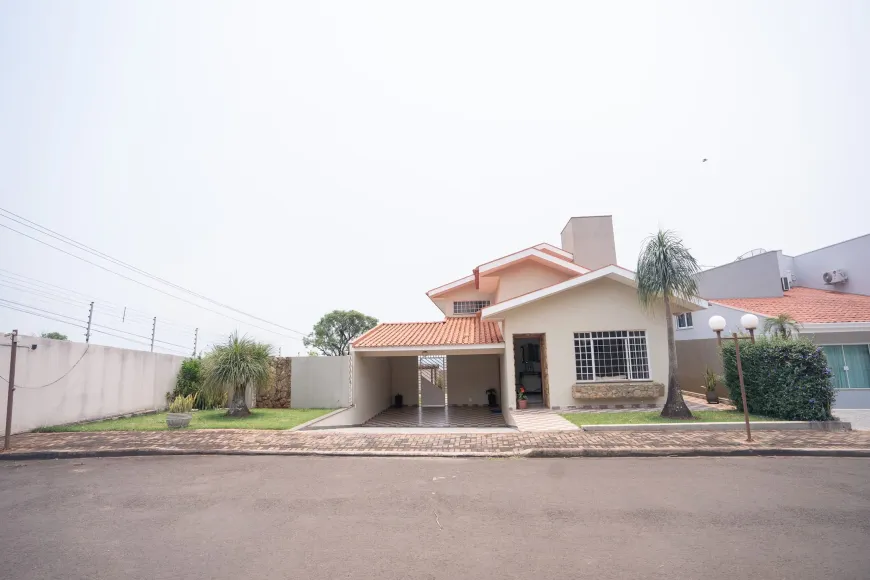 Foto 1 de Casa com 3 Quartos à venda, 248m² em Centro, Apucarana