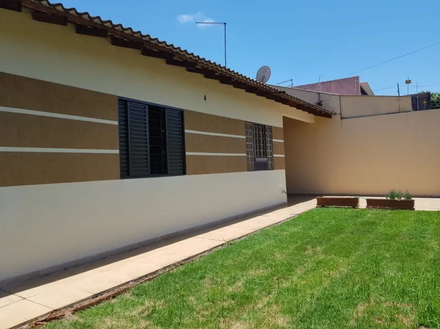 Foto 1 de Casa com 3 Quartos à venda, 84m² em Aragarça, Londrina