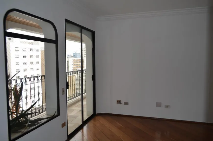 Foto 1 de Apartamento com 3 Quartos para alugar, 130m² em Higienópolis, São Paulo
