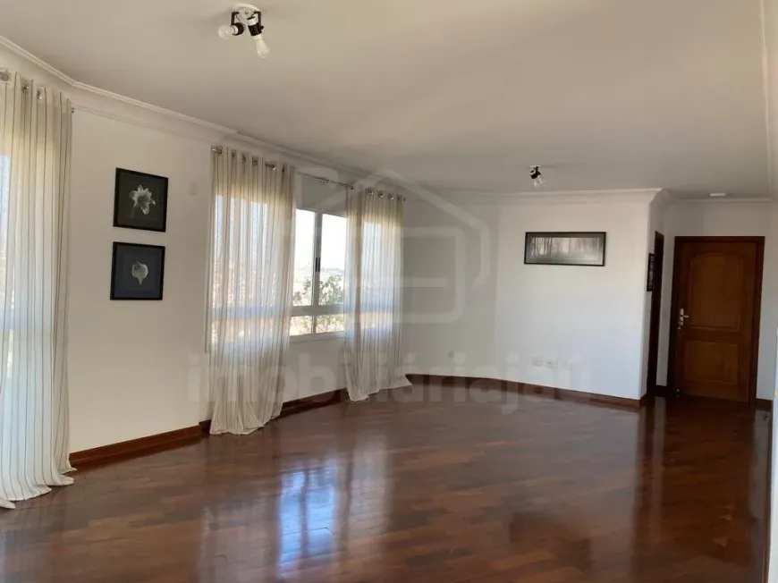 Foto 1 de Apartamento com 3 Quartos à venda, 220m² em Vila Hilst, Jaú