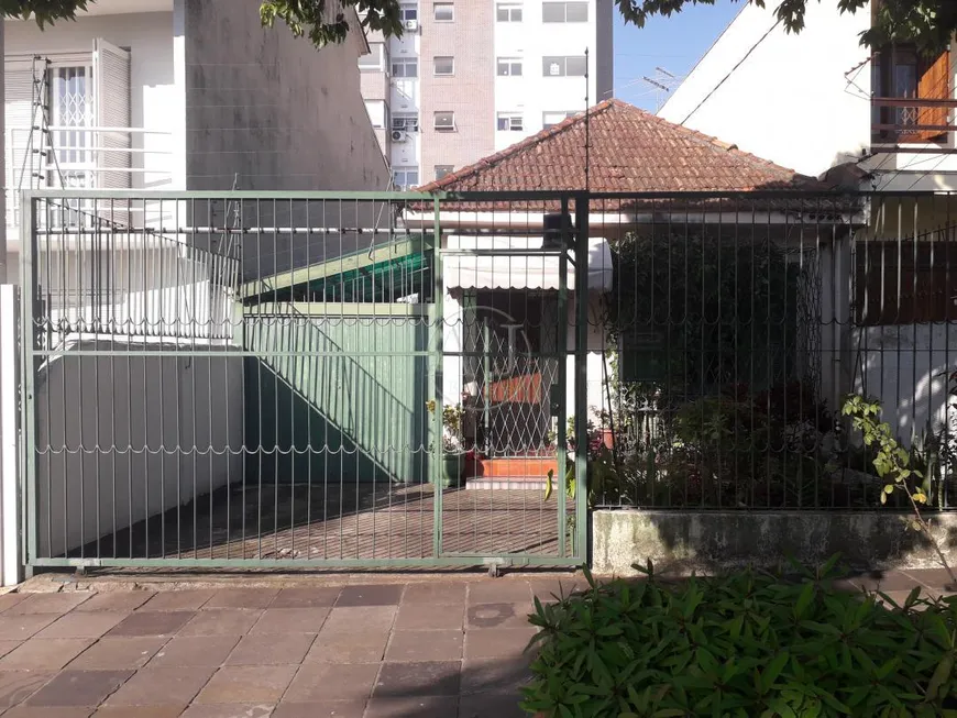 Foto 1 de Lote/Terreno à venda, 237m² em Santo Antônio, Porto Alegre