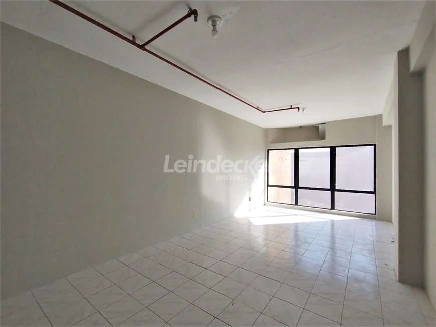 Foto 1 de Sala Comercial para alugar, 27m² em Centro, Porto Alegre