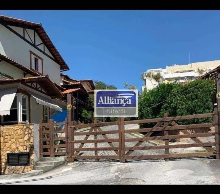 Foto 1 de Casa de Condomínio com 4 Quartos à venda, 126m² em Santa Rosa, Niterói