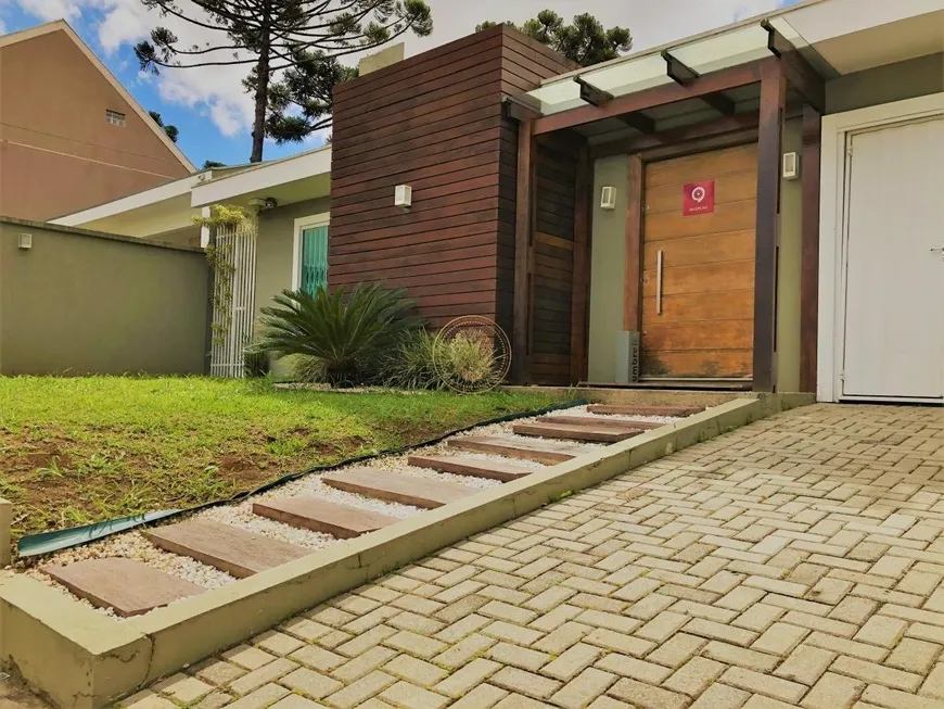 Foto 1 de Casa com 5 Quartos para alugar, 300m² em Ahú, Curitiba