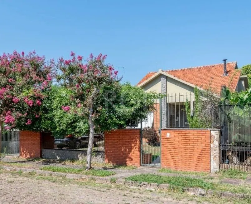 Foto 1 de Casa com 3 Quartos à venda, 221m² em Vila Assunção, Porto Alegre