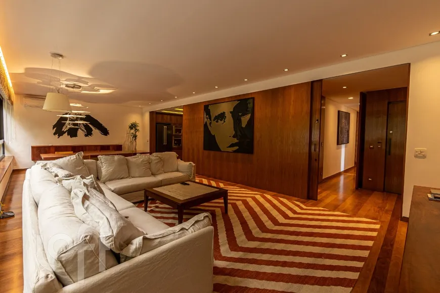 Foto 1 de Apartamento com 3 Quartos à venda, 160m² em Leblon, Rio de Janeiro
