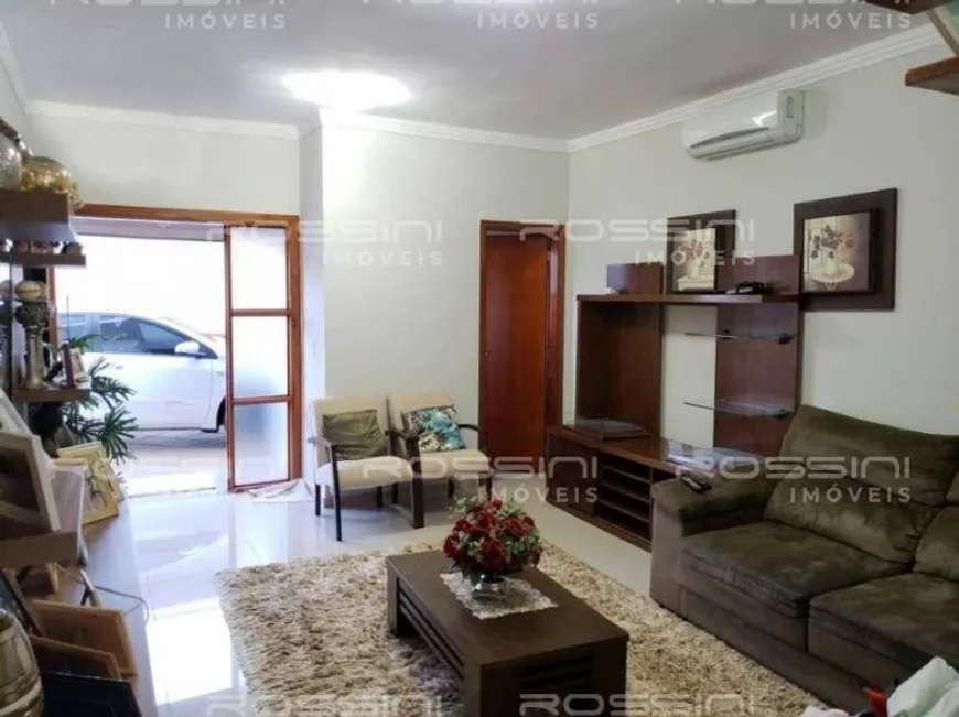 Foto 1 de Casa com 4 Quartos à venda, 246m² em Residencial Flórida, Ribeirão Preto