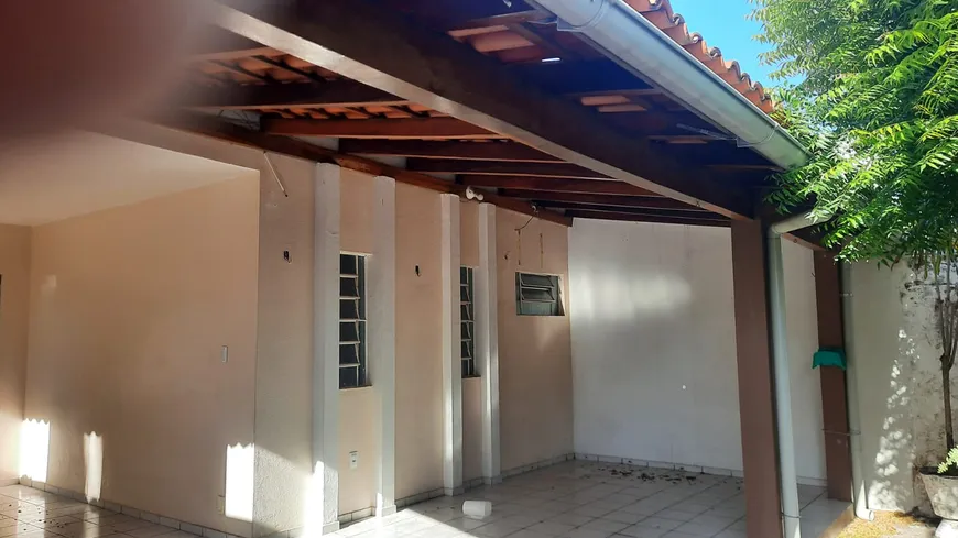 Foto 1 de Casa com 3 Quartos para alugar, 120m² em Fátima, Teresina