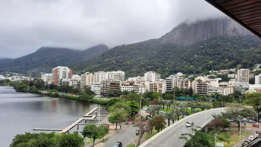 Foto 1 de Apartamento com 4 Quartos para venda ou aluguel, 180m² em Lagoa, Rio de Janeiro