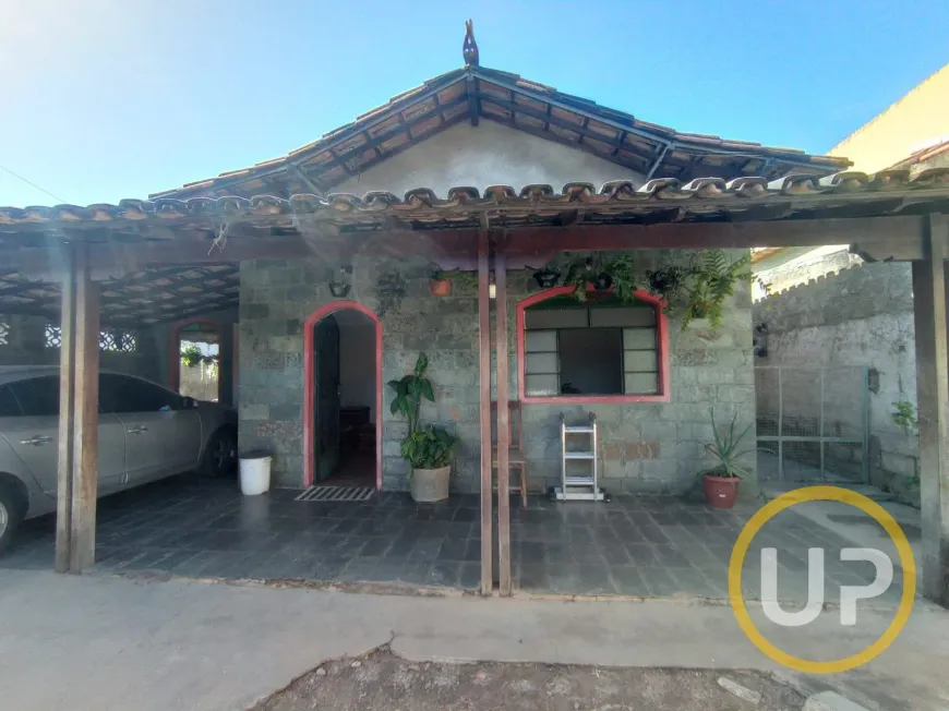 Foto 1 de Casa com 3 Quartos à venda, 360m² em Celvia, Vespasiano