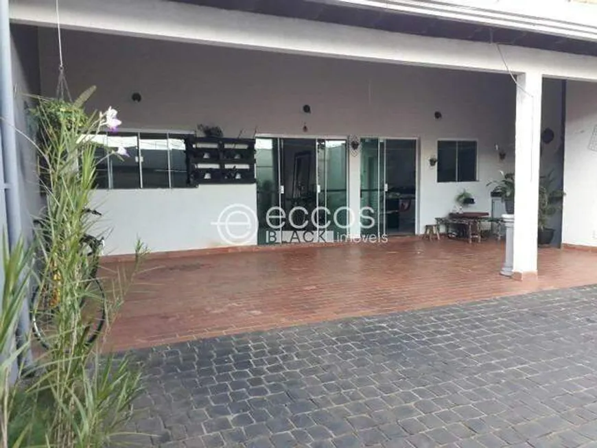 Foto 1 de Casa com 3 Quartos à venda, 175m² em Cidade Jardim, Uberlândia