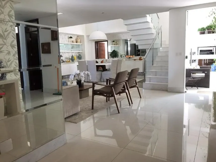 Foto 1 de Casa de Condomínio com 4 Quartos à venda, 450m² em Candelária, Natal