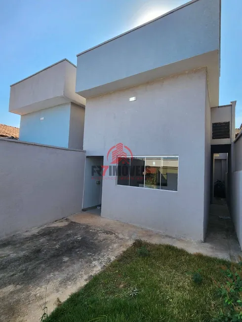 Foto 1 de Casa com 2 Quartos à venda, 64m² em Residencial Maria Lourenca, Goiânia