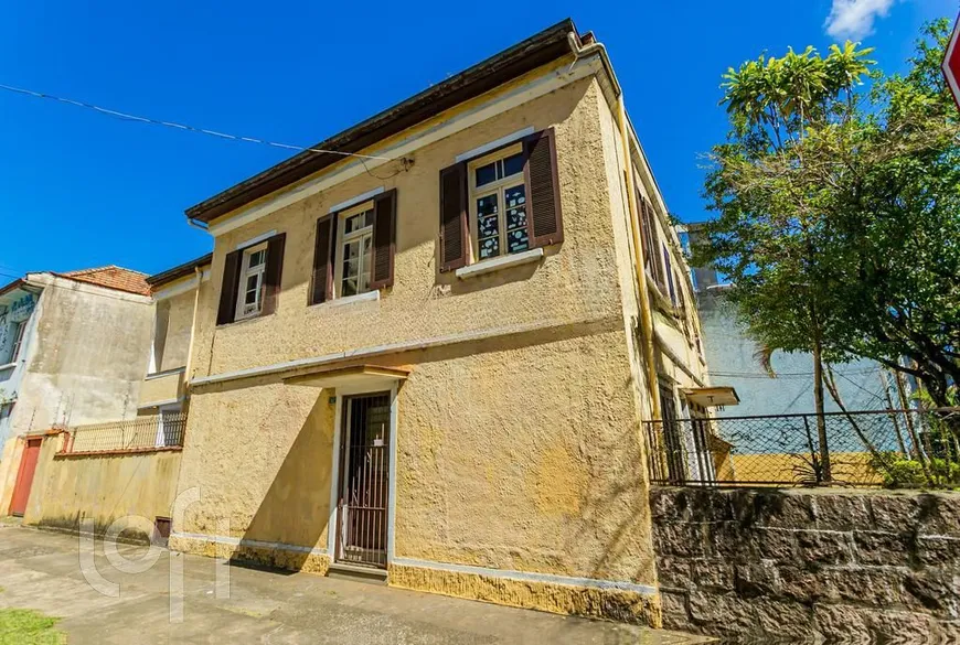 Foto 1 de Casa com 2 Quartos à venda, 305m² em Independência, Porto Alegre