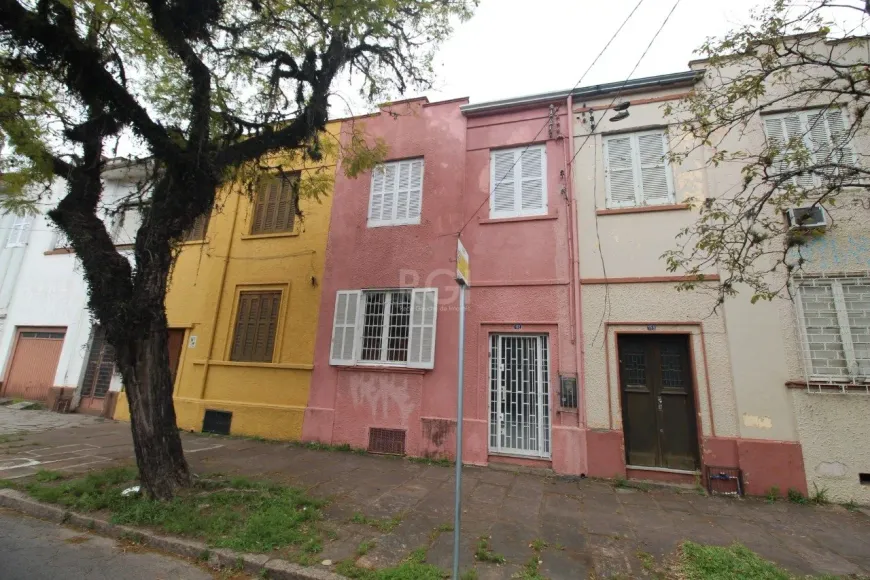 Foto 1 de Casa com 3 Quartos à venda, 145m² em Medianeira, Porto Alegre