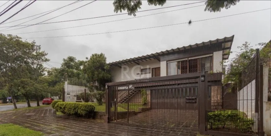 Foto 1 de Casa com 4 Quartos para alugar, 327m² em Chácara das Pedras, Porto Alegre