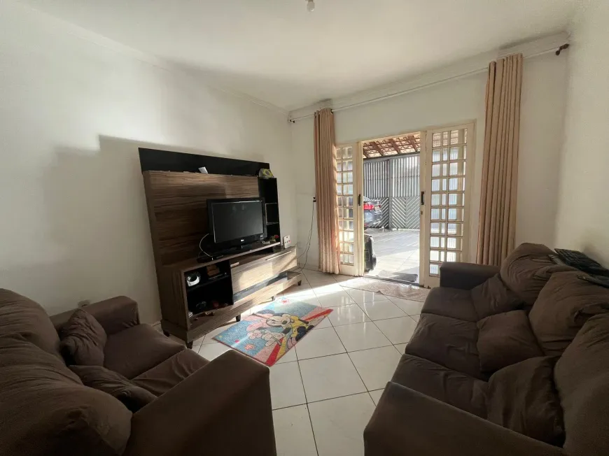 Foto 1 de Casa com 3 Quartos à venda, 150m² em Santa Maria, Brasília