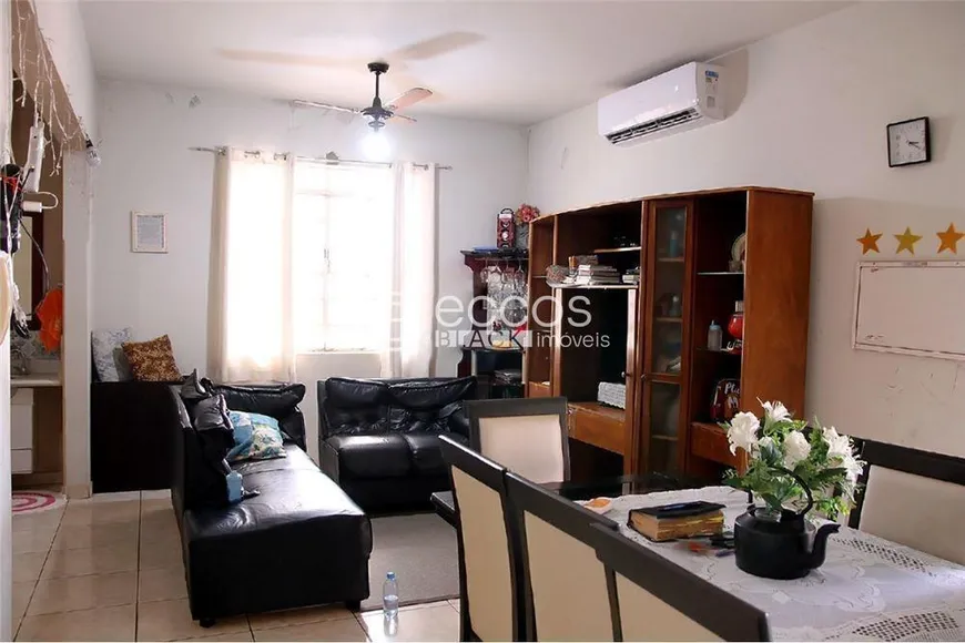 Foto 1 de Casa com 5 Quartos à venda, 230m² em Centro, Araguari