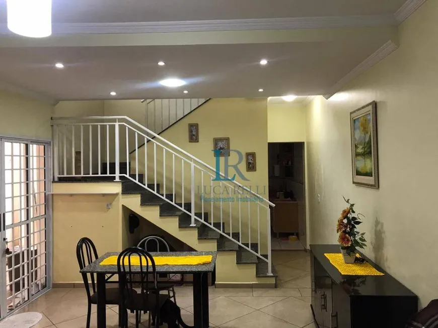 Foto 1 de Casa com 4 Quartos à venda, 230m² em Jardim Bom Pastor, Carapicuíba