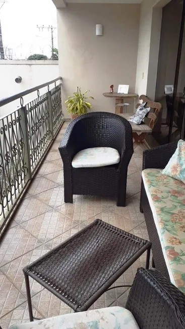 Foto 1 de Sobrado com 4 Quartos para alugar, 380m² em Lidice, Uberlândia