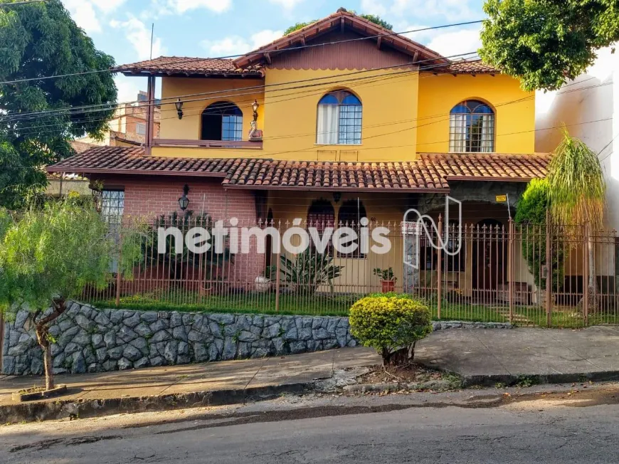 Foto 1 de Casa com 4 Quartos à venda, 400m² em Cachoeirinha, Belo Horizonte