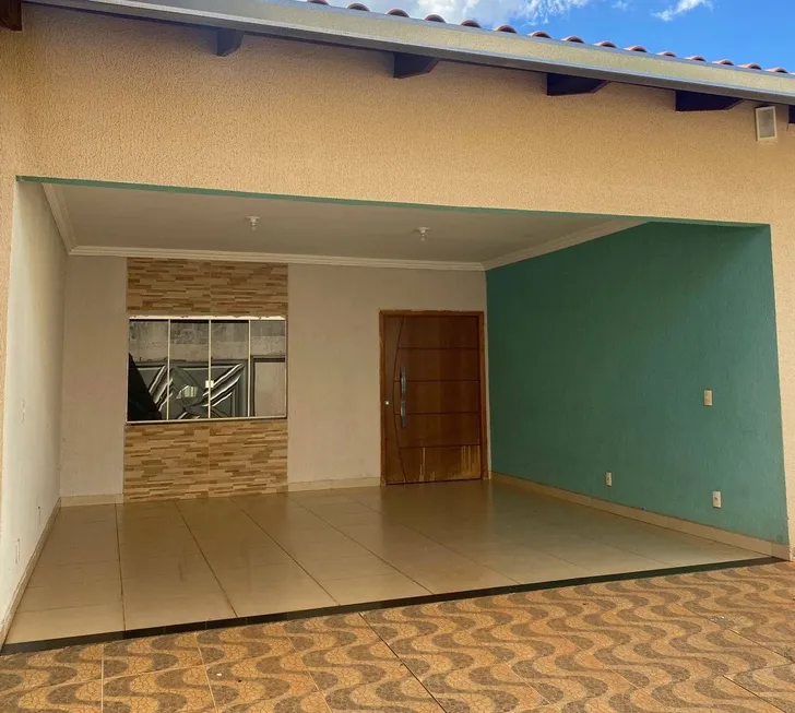 Foto 1 de Casa com 3 Quartos à venda, 189m² em Residencial Petropolis, Goiânia