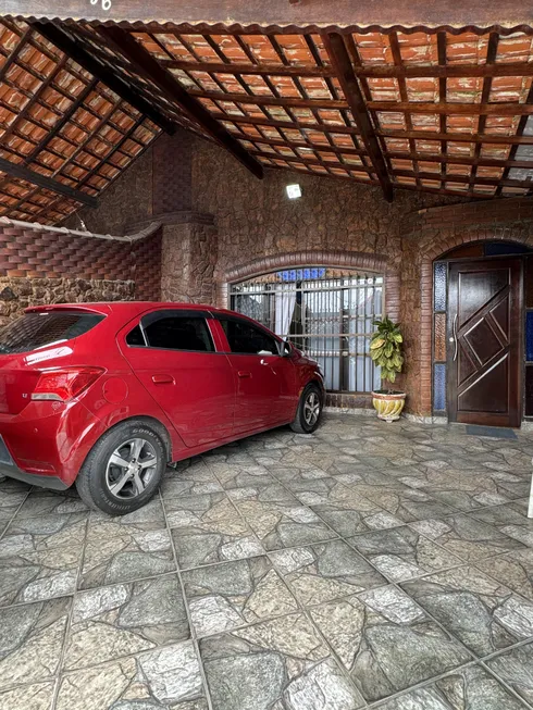 Foto 1 de Casa com 2 Quartos à venda, 130m² em Vila Tupi, Praia Grande