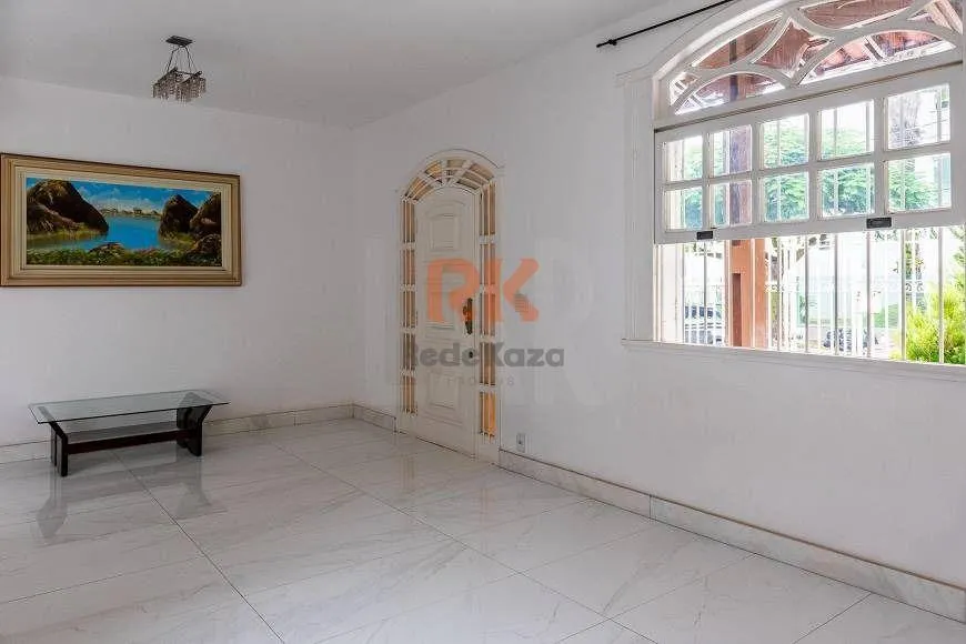 Foto 1 de Casa com 4 Quartos à venda, 264m² em São José, Belo Horizonte